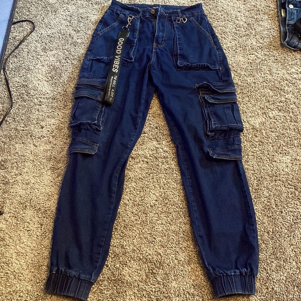Baggy denim high waist pants, loose fitted.